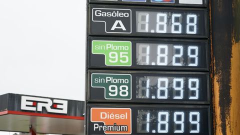Precios de los carburantes en una gasolinera gallega.