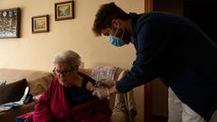 Vacunaci�n a domicilio de mayores de 80 a�os en Barcelona