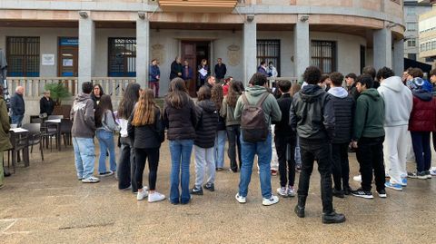 Alumnos del instituto participaron en los actos del 25N en A Ra de Valdeorras.