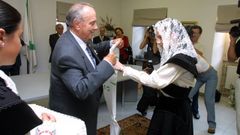 Fraga, colocando una de las bandas de reinas y de damas en el San Ram�n del 2002