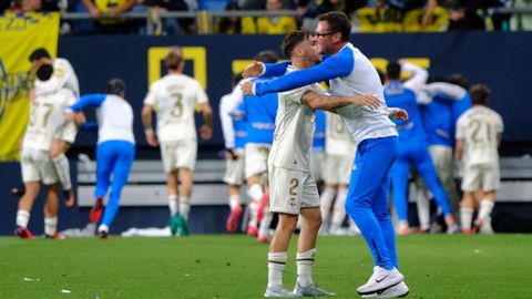 Los jugadores del D&eacute;por, celebrando la victoria en C&aacute;diz