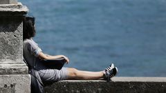 El sol y el calor anim� a los coru�eses a acudir a las playas y a caminar por el paseo mar�timo