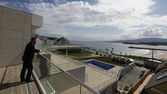 Espl�ndida vista desde el hotel a la playa de A Rapadoira y a la r�a de Foz