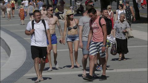 D�A DE CALOR EN LA PLAYA DE RIAZOR