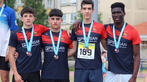 Atletas ourensanos con medalla en el Campeonato Gallego sub-18.