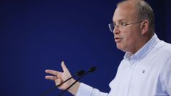 El secretario general del Partido Popular, Miguel Tellado, tras la rueda de prensa en la sede de Gnova.