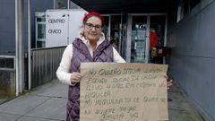Pilar Prezen una de las protestas que realiz delante del edificio de Servicios Sociales de Os Mallos
