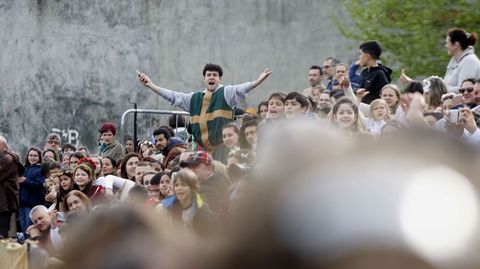 P�blico en las gradas del campo de tierra de los Escolapios durante las justas medievales, protagonizadas por los especialistas de H�pica Celta