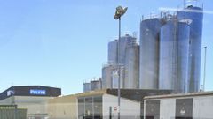 Vista  de la planta de Lactalis en las afueras de Vilalba