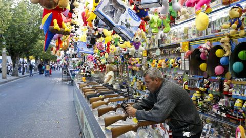 Un barraquista del San Froil�n esperando clientela