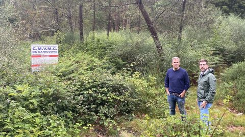 Rafa Domnguez difundi este fin de semana una foto con su compaero Pablo Fernndez en los terrenos en los que el Concello quiere construir la planta de compostaje