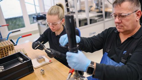 Trabajadores de Rheinmetall, una industria hist�rica en Alemana, con m�s de 250 a�os de vida