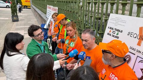 Profesores de la concertada se encadenan a la Junta General del Principado
