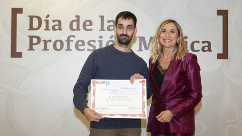 El facultativo que trabaja en el hospital de Barbanza recogi� el premio como mejor m�dico residente de Cantabria