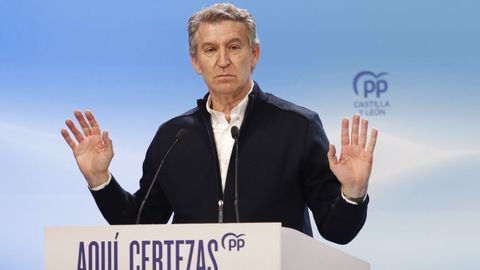 El presidente del PP, Alberto N��ez Feijoo, durante un mitin, en El Burgo de Osma, Soria.