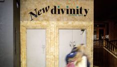 El local se ubica en la c�ntrica R�a da Estrela de la capital berganti�ana. 