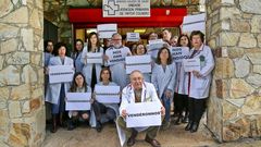 Protesta de m�dicos de atenci�n primaria en un centro de Vigo por la desconvocatoria de la huelga