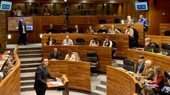 El consejero de Hacienda, Guillermo Pel�ez, durante su primera intervenci�n este viernes en la Junta General.