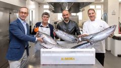 Antonio Blanco (Fundaci�n Alimerka), sor Fernanda Garc�a (Cocina Econ�mica Oviedo), Armando Prendes (Alimerka) y Florentino Men�ndez (Cocina Econ�mica Oviedo).