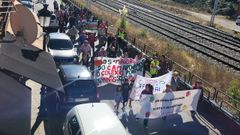 La manifestaci�n recorri� las calles de la capital municipal desde el colegio p�blico hasta la plaza del Concello