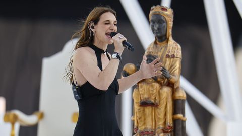 La cantante Conchita, durante su actuaci�n en la vigilia.