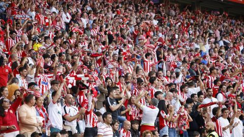 Derbi asturiano entre el Real Sporting de Gijon y el Real Oviedo en El Molin�n