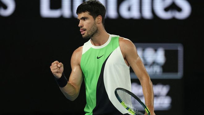 Carlos Alcaraz, en el duelo ante De Mi�aur.