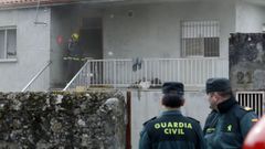 Agentes de la Guardia Civil interviniendo en un incendio en una casa de Arxemil, en Sober, en una imagen de archivo