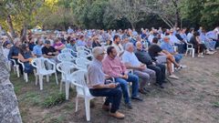 Participantes en el acto en Adegas Amedo en memoria de G�mez de Tojeiro
