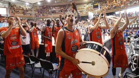 Los jugadores del B�squet Coru�a celebrando la victoria en la primera semifinal de la Final Four.