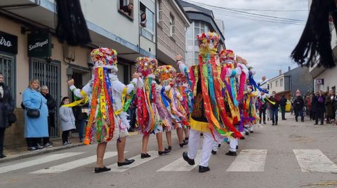 Cientos de personas participaron en la Mascarada Ibrica 