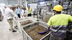 Bioflytech, durante una visita institucional de la conselleira de Medio Ambiente a la planta de Palas de Rei