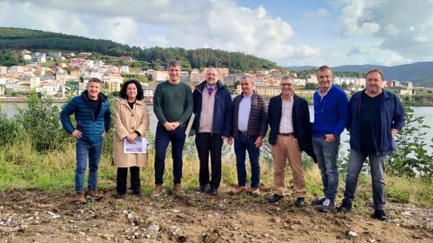 Representantes de los concellos de Corcubión y Cee, en una visita reciente del jefe de Demarcación de Costas