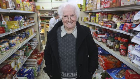 Maruja, retratada el pasado jueves en el ultramarinos, a pocos d&iacute;as de cumplir 98 a&ntilde;os