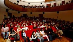 El auditorio del Coliseo tiene capacidad para m�s de trescientos espectadores.