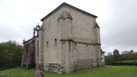 Exterior de la iglesia de Guimarei, en Friol, que destaca por su verticalidad