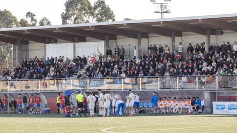 El p�blico asistente al Berganti�os-Fabril, el pasado fin de semana en As Eiroas