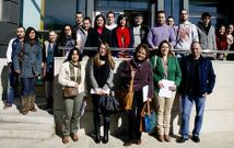 Los alumnos con sus profesores en la Casa da Cultura de Vimianzo despu�s de la presentaci�n.