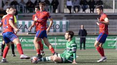 Imagen del partido entre el Paiosaco y el Betanzos en A Porta Santa.