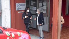 Exterior del centro de salud de Rax�, en Poio