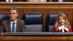 El presidente Pedro S�nchez y la ministra de Trabajo, Yolanda D�az, en el �ltimo pleno extraordinario del Congreso de los Diputados.