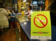 Pocos locales prohib�an fumar hace diez a�os