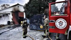 As� qued� la granja de pollos calcinada en Vilar de Astr�s