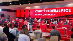El presidente asturiano y secretario general de la FSA-PSOE, Adri�n Barb�n, en el Comit� Federal del PSOE. 