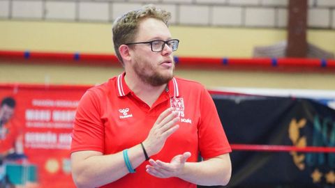 El entrenador del Nov�s, Guillermo Artime.