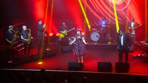 Imagen promocional de una actuaci�n de la Amy Winehouse Band