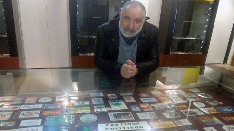 Miguel S�nchez, el coleccionista de pegatinas