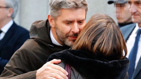 Carme Forcadell saluda a su abogado a su llegada al Supremo. 