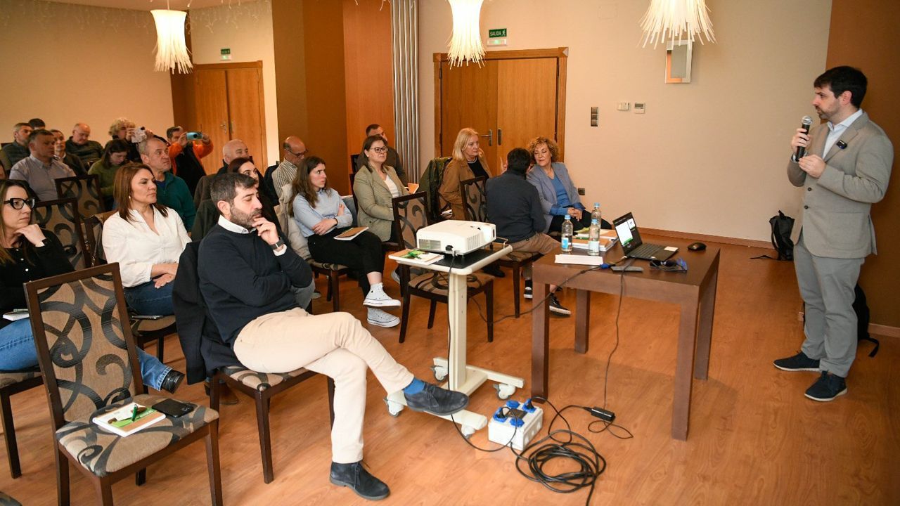 La AED testa el apoyo agroganadero a una planta de biometano