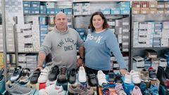 Isaac e Mar�a,�no posto que montan�na feira de Ourense